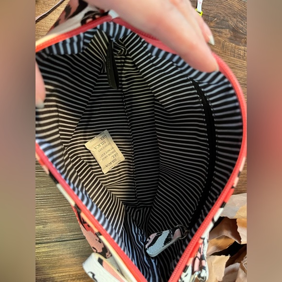 NWOT Giani Bernini crossbody bag. Non-leather. Adjustable strap. - Picture 15 of 15